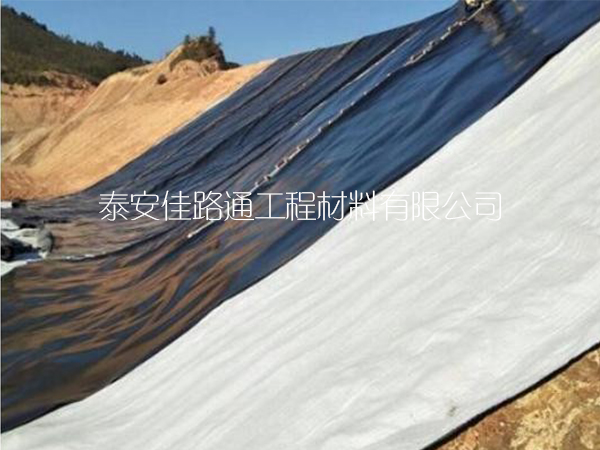 魚(yú)塘防滲膜須在低溫環(huán)境下專注鋪設(shè)施工 魚(yú)塘防滲膜須在低溫環(huán)境下專注鋪設(shè)施工